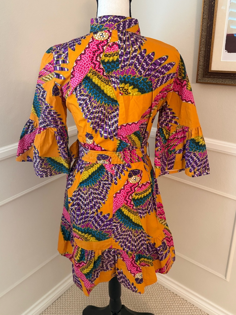 Parrot-themed, belted FARM Rio mini dress with three-quarter sleeves - Picture 5 of 9